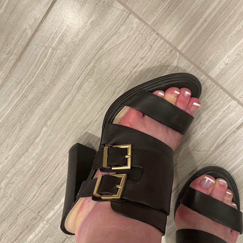 Kenneth Cole buckle slide in sandals